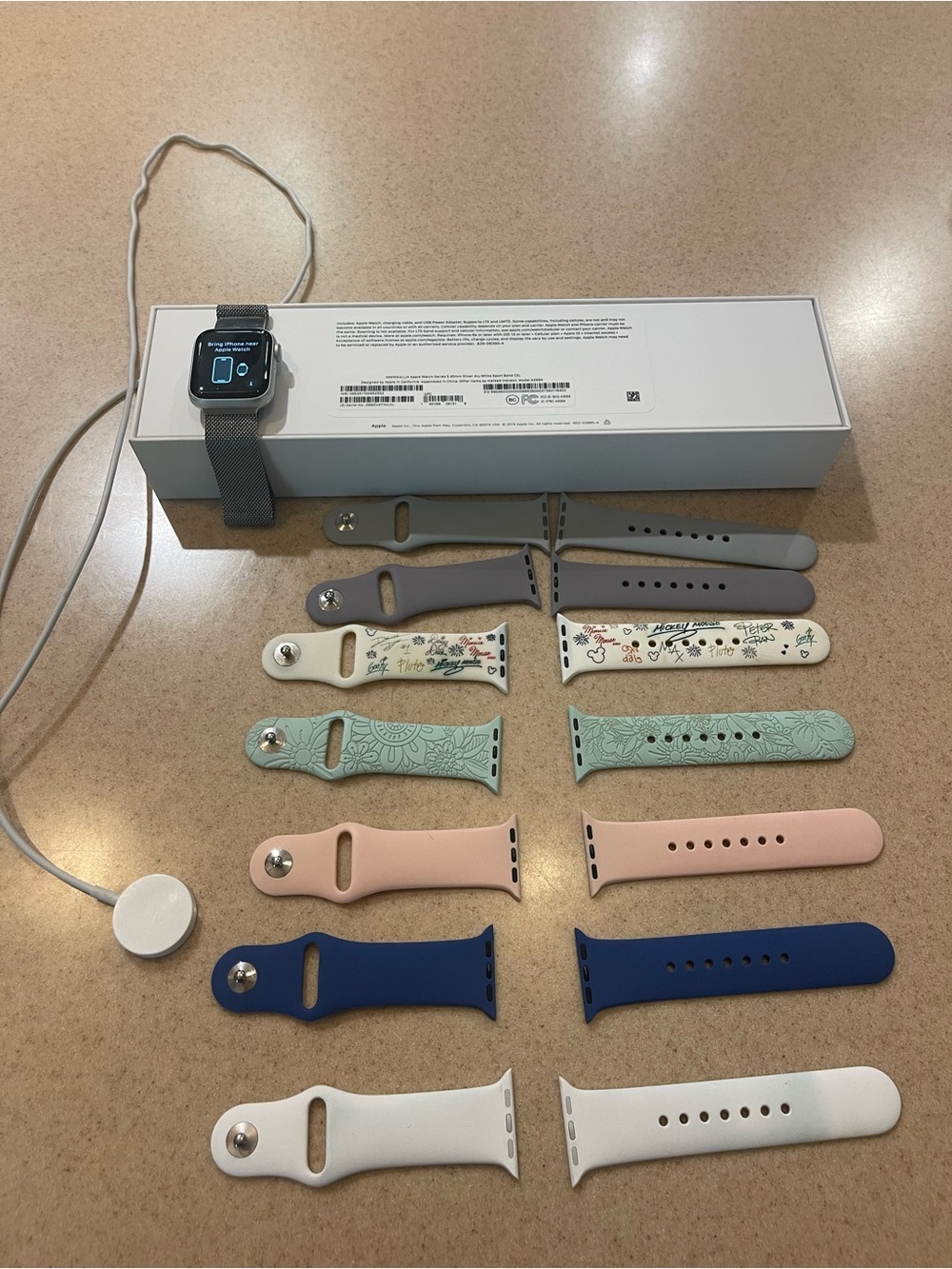 Apple Watch Series 5 (40mm, Cellular) – Silver Aluminum + 8 Bands
